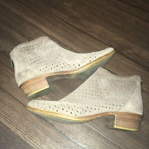 Lucky Brand beige cutout suede 7.5 booties